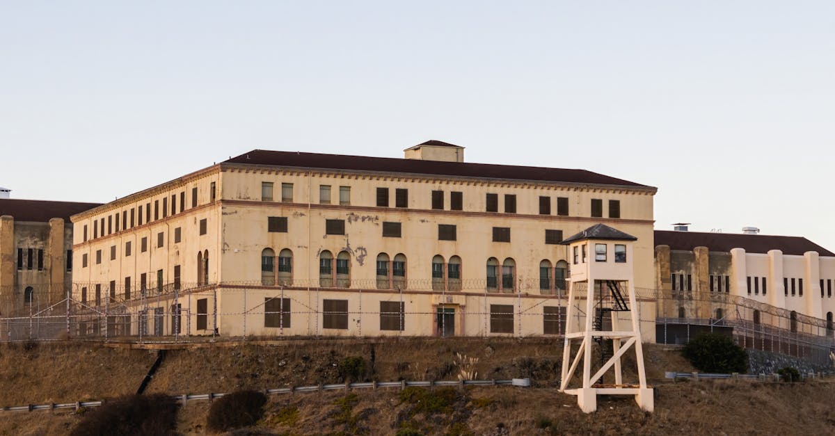 découvrez les différentes restrictions d'âge qui régissent l'accès aux contenus, jeux et services. informez-vous sur l'importance de ces mesures pour garantir une expérience sécurisée et adaptée à chaque tranche d'âge.