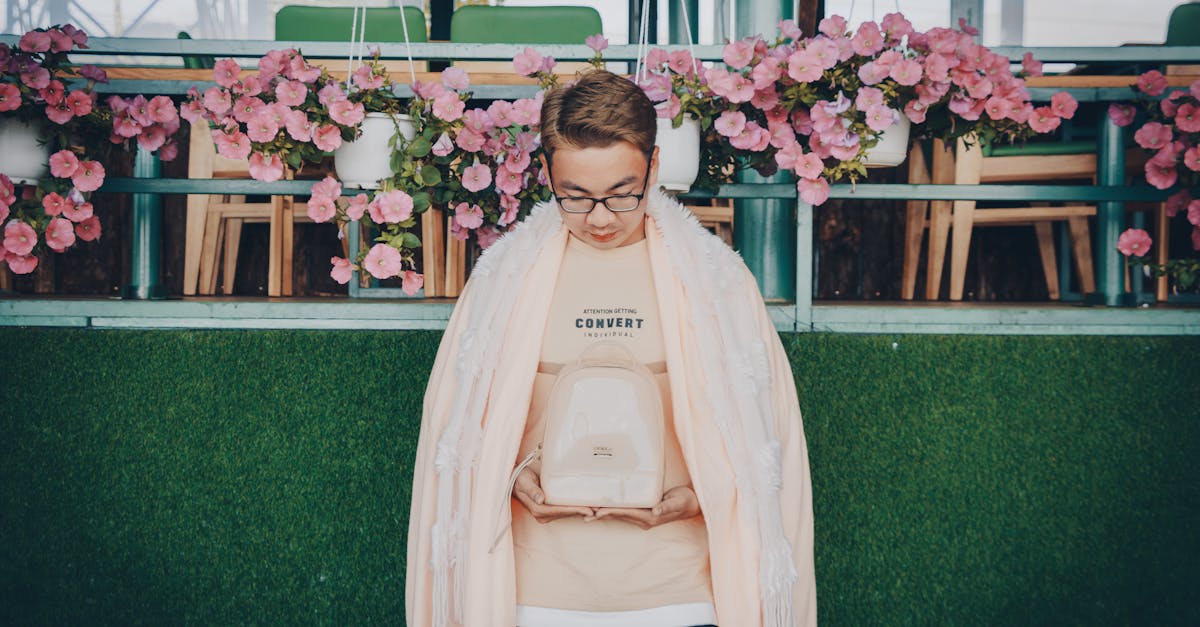 découvrez une sélection inspirante de décorations de jardin pour embellir votre espace extérieur. des accessoires uniques aux idées de mise en scène, transformez votre jardin en un véritable havre de paix. laissez libre cours à votre créativité et créez une ambiance accueillante et conviviale grâce à nos conseils et produits incontournables.