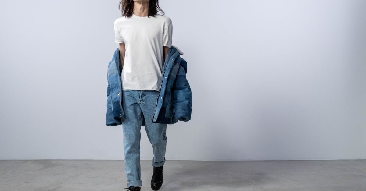 découvrez l'univers de jean dujardin, l'acteur français oscarisé, célèbre pour son charme et son humour. plongez dans sa carrière cinématographique emblématique, ses rôles marquants et son impact sur le cinéma français et international.