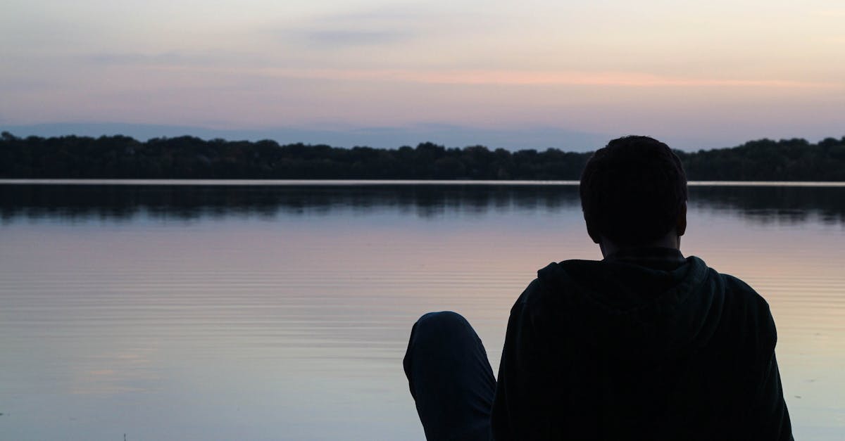 explorez le phénomène fascinant des heures miroirs, ces moments où l'heure sur votre montre se répète, comme 11:11 ou 22:22. découvrez leur signification spirituelle, les messages qu'elles peuvent véhiculer et comment elles peuvent influencer votre vie quotidienne.