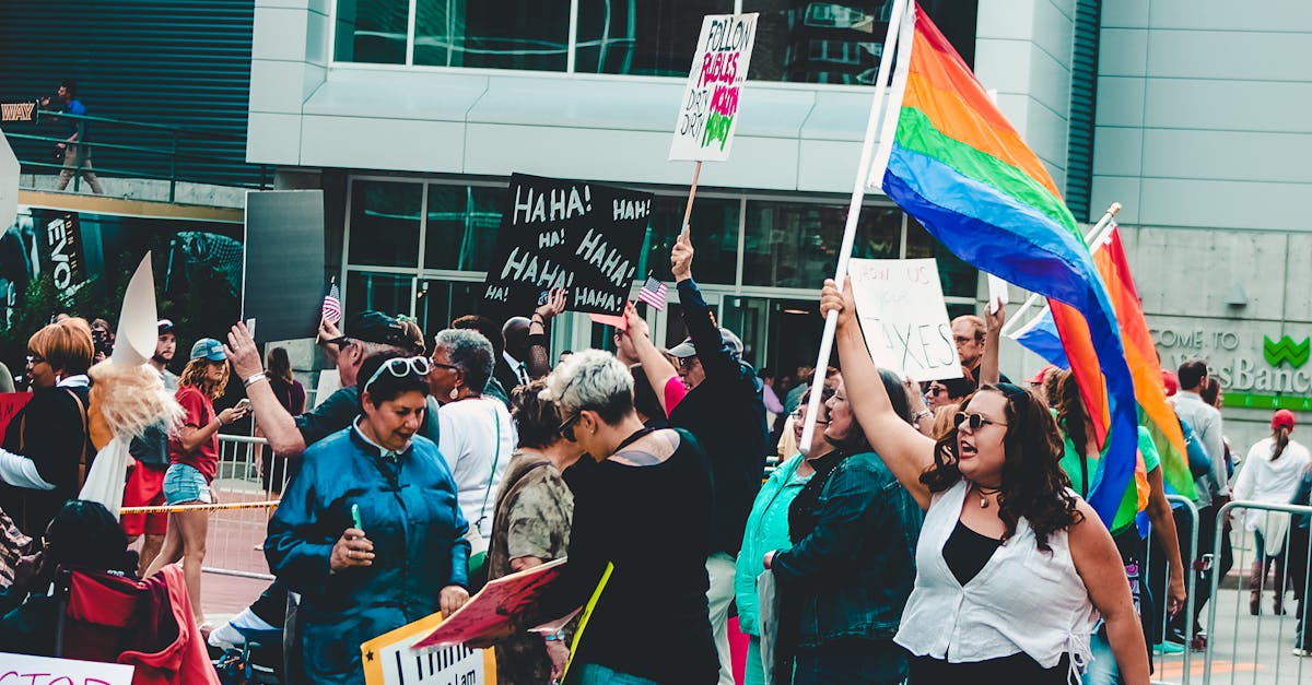 découvrez les signes éblouissants de l'amour naissant, des gestes subtils aux regards échangés, qui révèlent l'éclosion d'une romance prometteuse. plongez dans l'univers tendre des premiers flirts et apprenez à identifier ces indices d'une affection grandissante.
