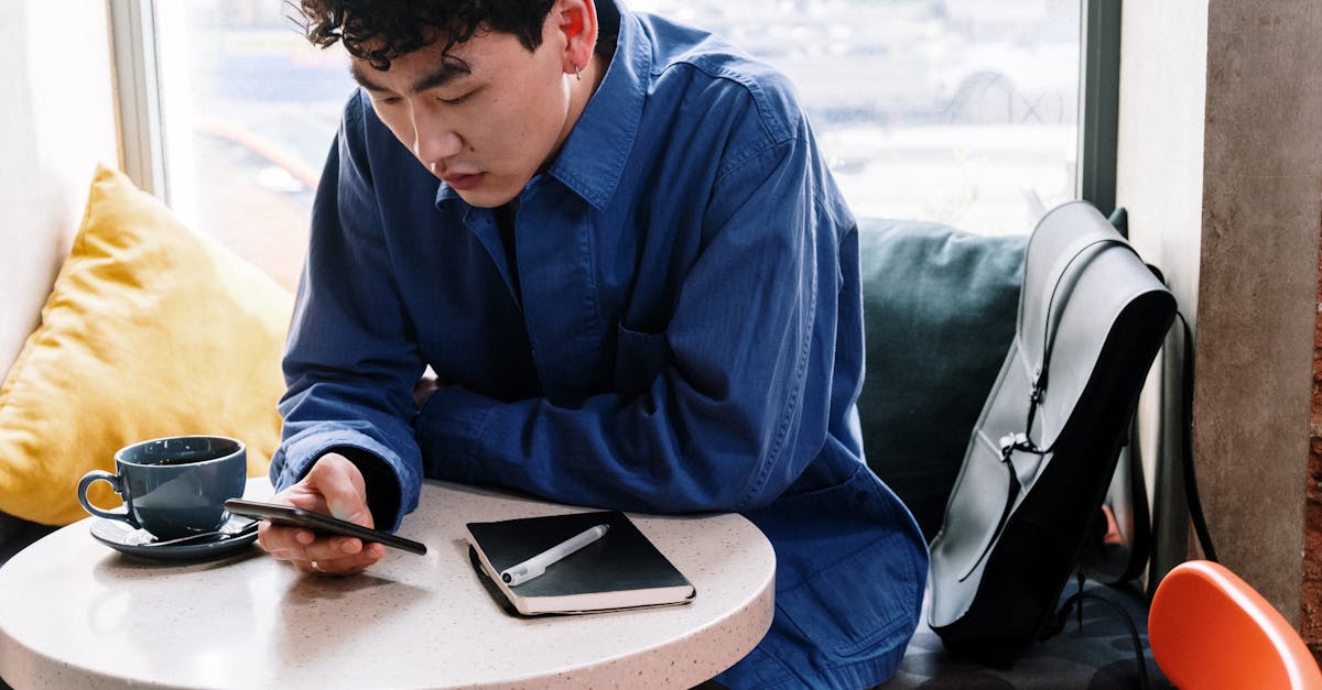 découvrez whatsapp, l'application de messagerie incontournable pour communiquer facilement avec vos amis et votre famille. profitez des appels vocaux et vidéo, de l'envoi de messages instantanés, de partage de photos et de vidéos, le tout dans une interface simple et sécurisée.