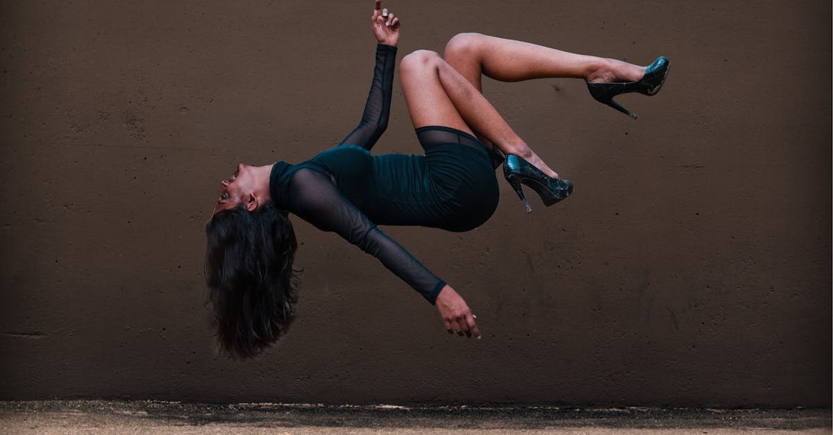 découvrez google gravity, une expérience ludique qui transforme l'interface de recherche de google en un espace interactif, où les éléments tombent sous l'effet de la gravité. amusez-vous avec cette version originale et partagez-la avec vos amis pour une dose de divertissement numérique!