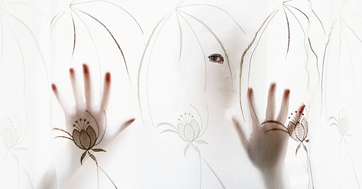 découvrez le monde des handicaps invisibles, une réalité souvent méconnue qui impacte la vie quotidienne de millions de personnes. apprenez à mieux comprendre ces défis cachés et comment soutenir ceux qui en souffrent.