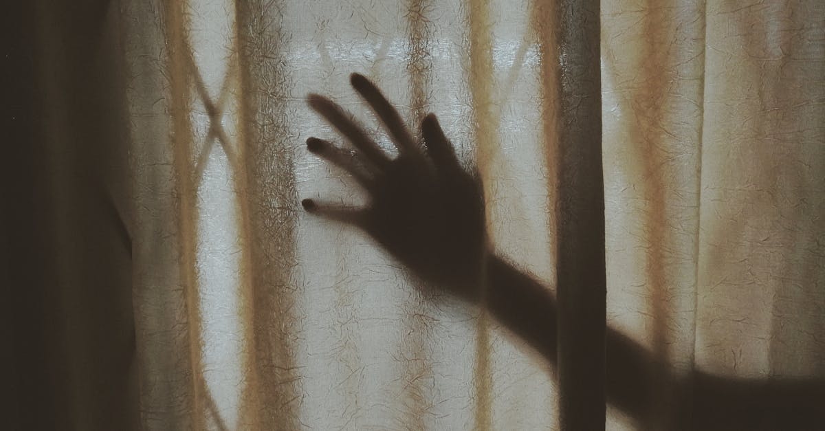 découvrez les défis des handicaps invisibles, souvent méconnus mais tout aussi impactants. apprenez à sensibiliser et à soutenir ceux qui en souffrent, tout en dédramatisant les préjugés associés.