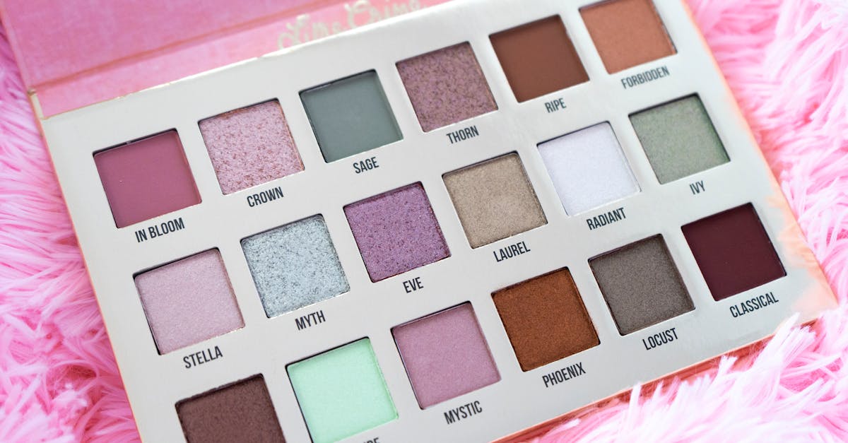 découvrez le laurier, une plante aromatique aux multiples vertus, utilisée en cuisine pour rehausser vos plats et en médecine traditionnelle pour ses bienfaits. plongez dans l'univers fascinant de cette herbe méditerranéenne.