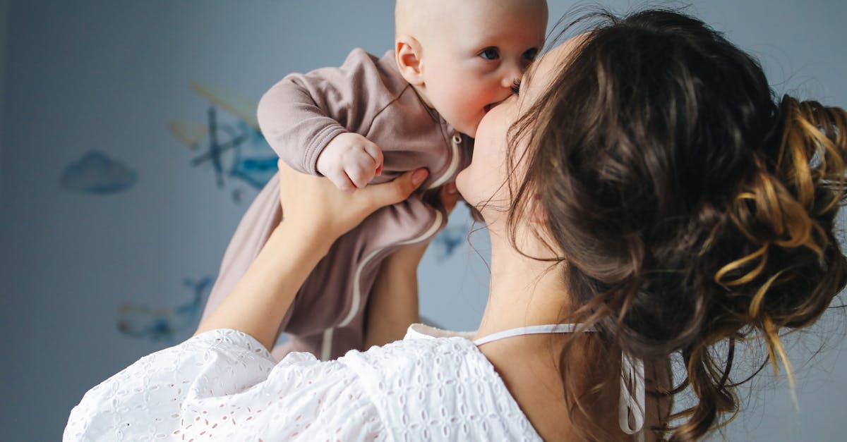 découvrez l'envoûtement magique de l'amour au premier regard. plongez dans une histoire captivante où les cœurs s'élancent et les destins se croisent. laissez-vous séduire par la puissance des premiers regards.