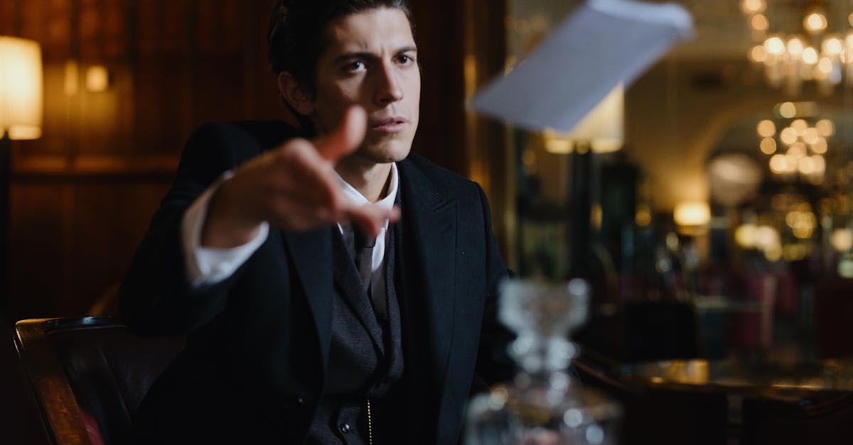 découvrez l'univers mystérieux et fascinant des mafias, où le pouvoir, l'argent et la trahison se mêlent. explorez l'impact de ces organisations criminelles sur la société, leur histoire et leurs dynamiques au fil du temps.