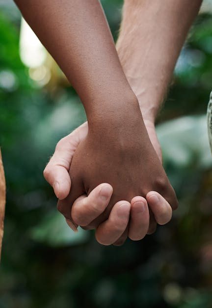 découvrez l'importance de l'intimité dans les relations humaines. explorez comment créer des liens profonds, renforcer la confiance et favoriser la compréhension mutuelle pour une connexion durable et épanouissante.