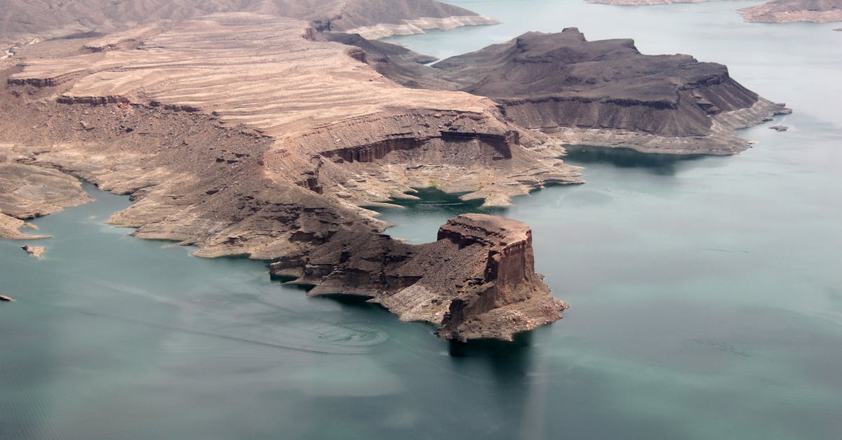 découvrez la beauté apaisante des lacs, des refuges naturels offrant des paysages enchanteurs, des activités nautiques variées et un environnement propice à la détente. partez à l'aventure et explorez les trésors cachés que ces étendues d'eau ont à offrir.