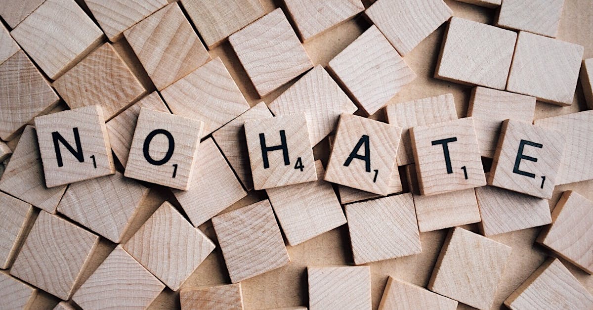 découvrez le monde captivant du scrabble, le jeu de société emblématique qui met à l'épreuve vos compétences en vocabulaire et en stratégie. parfait pour des soirées en famille ou entre amis, apprenez des astuces et techniques pour améliorer votre jeu et remporter tous vos défis linguistiques.