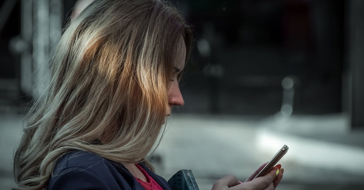 découvrez l'art du texting : des conseils, des astuces et des techniques pour améliorer vos conversations par message. apprenez à communiquer efficacement et à exprimer vos émotions avec clarté grâce à cette pratique essentielle du quotidien.