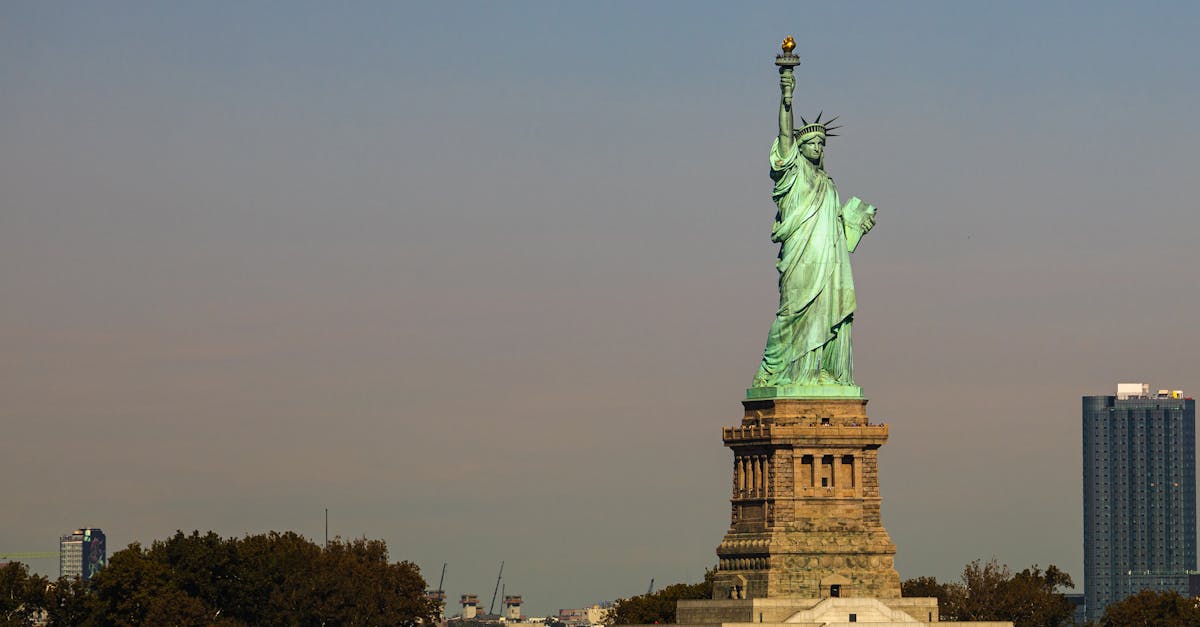 découvrez les enjeux, processus et opportunités liés à l'immigration en france. informez-vous sur les droits des immigrants, les démarches administratives et les conséquences sociales de l'immigration. notre guide complet vous aide à mieux comprendre ce sujet d'actualité.